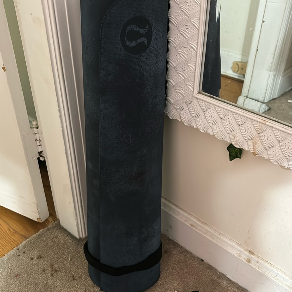 LULULEMON yoga mat!
